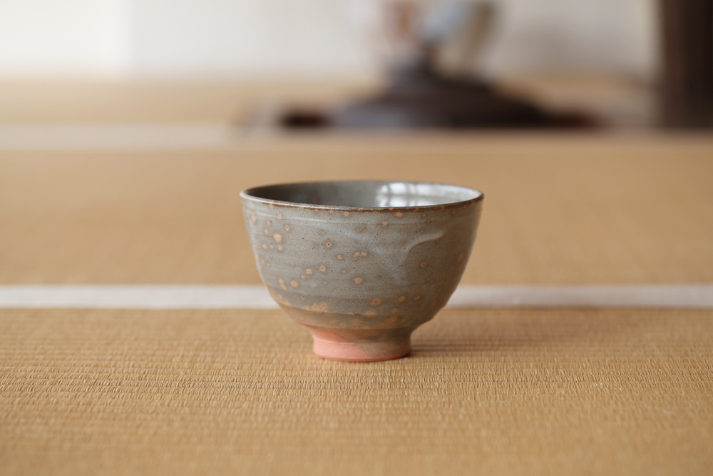 茶道具】 漆器 金城雅岳 兜金蒔絵 共箱 （茶道具 朝日焼 紅鹿背刷毛目 